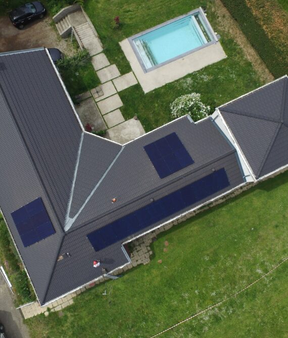 installation tuile grise multi pans de toit nord sur est ouest
